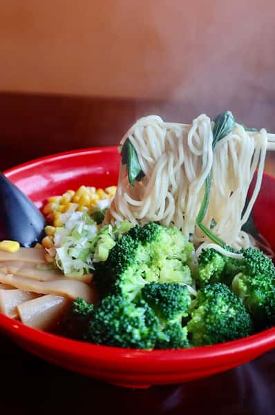 Noodles & broccoli