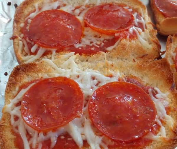 22. PIZZA SUB
