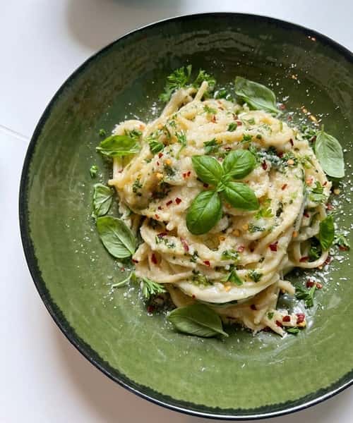 LIRA PASTA WITH HUMMUS