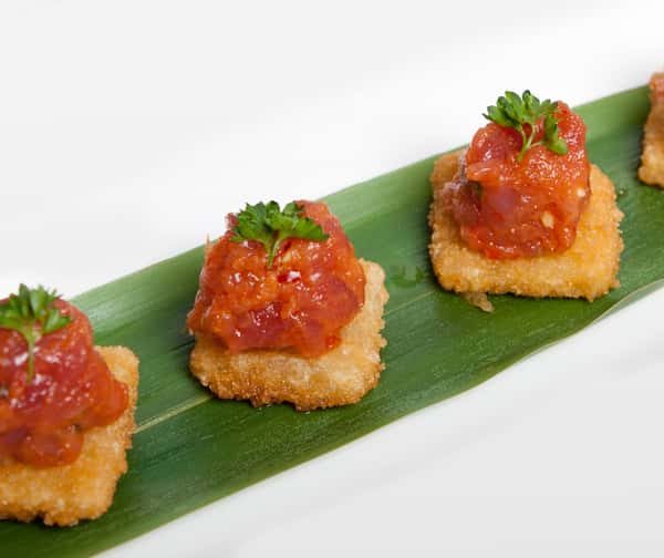 Salmon or Tuna Tartar (Spicy) On Crispy Rice Cakes (4pieces)