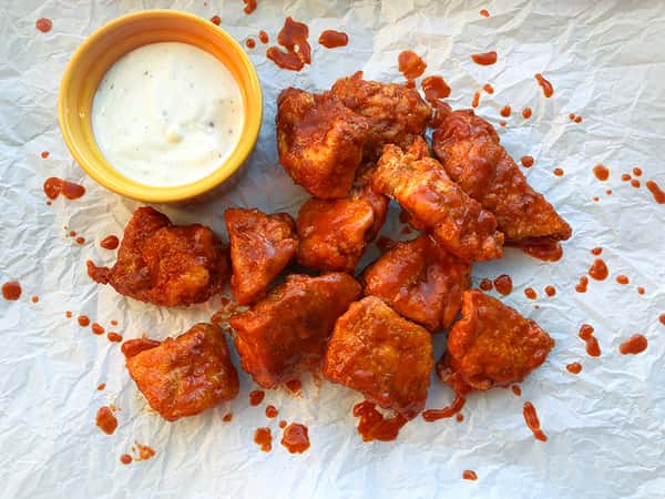 SRIRACHA BONELESS WINGS 10 CT