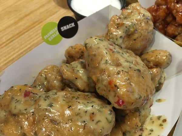 GARLIC PARMESAN BONELESS WINGS 10 CT