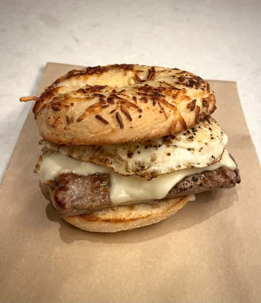 NY STEAK AND EGG BAGEL*