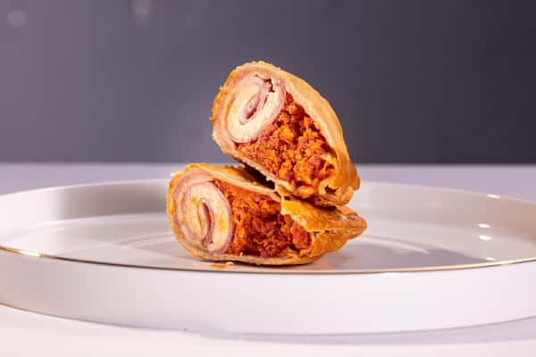 CHORIZO / JAMON / QUESO EMPANADA