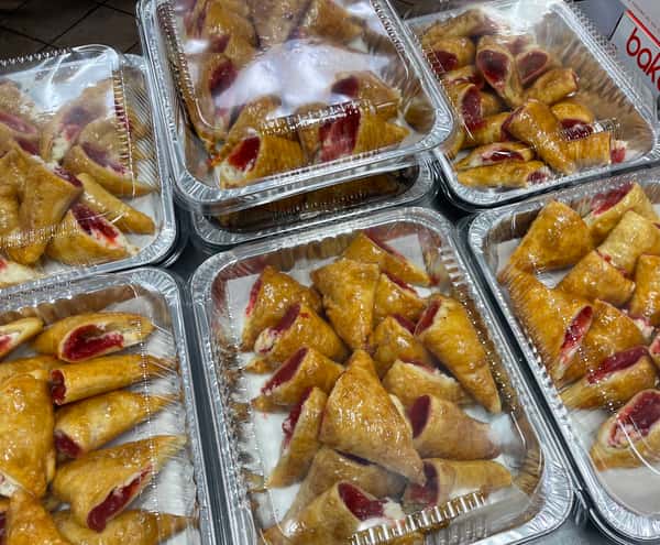 Box of 20 Guava and Sweet Cream Cheese Party Pastries