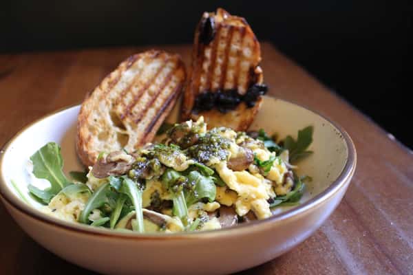 Egg Scramble with Toast