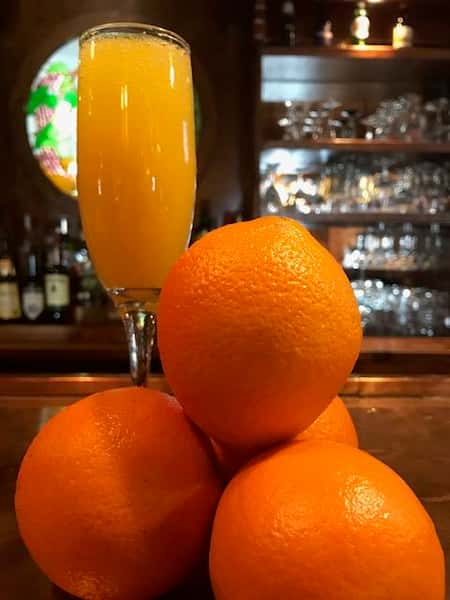 Orange juice with 3 oranges