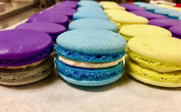 Assortment of flavored macaroons on a tray