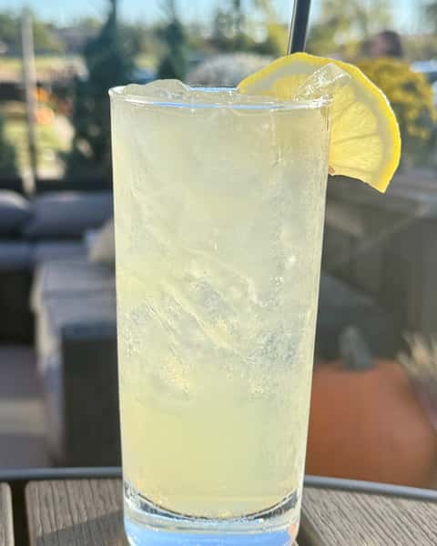 🍋 Sweet. Tart. Just the right amount of trouble.
Our Hard Lemonade is made for sunny afternoons, patio nights, and "just one more." 🍹
#TheRidgeWestSeneca #patioseason #cocktails #hardlemonade