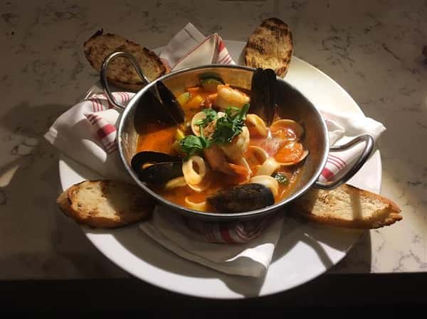 pasta with mussels and bread