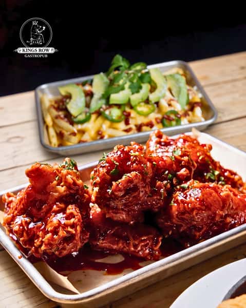 Some things are worth getting your hands messy for.

Grab the wings, grab a drink, and settle in.

📍20 E Colorado Blvd, Pasadena, CA 91105

#kingsrowgastropub #pasadena #loadedfries #wings #foodie