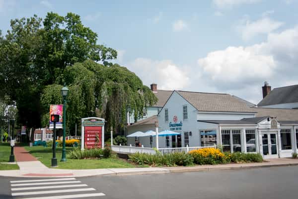 Exterior of Simsbury location