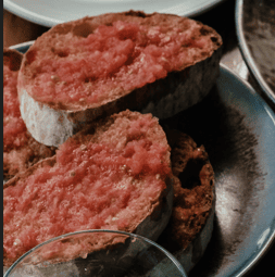 Pan con Tomate