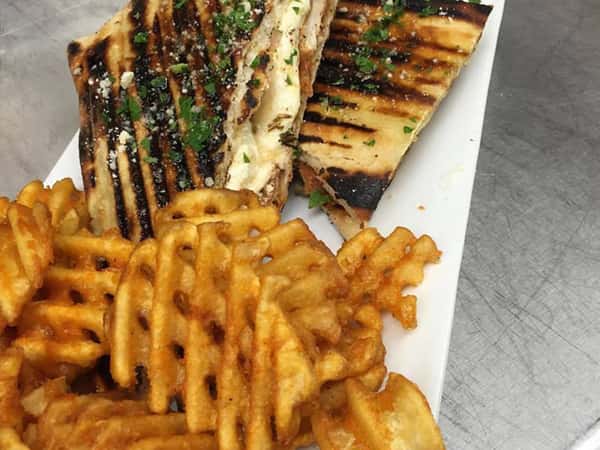 sandwich and chips
