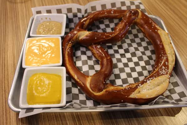 JUMBO PRETZEL