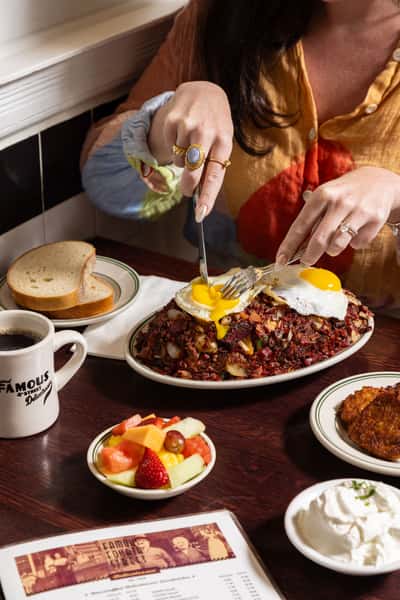 Corned beef hash and eggs breakfast at Famous 4th Street Delicatessen — hearty Jewish-style comfort food in Philadelphia.