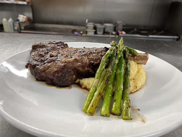 steak and asparagus
