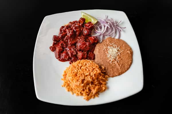 PUERCO EN GUAJILLO PLATE