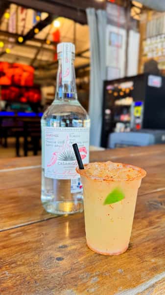 🍹 Happy National Tequila Day! We’re pourin’ up $8 Casamigos all day, including our spicy margarita on draft made with Casamigos Jalapeño 🌶️🔥
Come sip, celebrate, and stay for karaoke kickin’ off at 8pm with @islandmusic98 🎶🌴