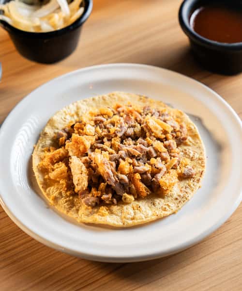 Taco De Cecina Con Chicharrón