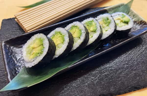 Avocado Roll 6pcs