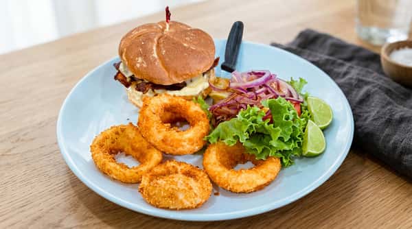 burger-onion-rings-2