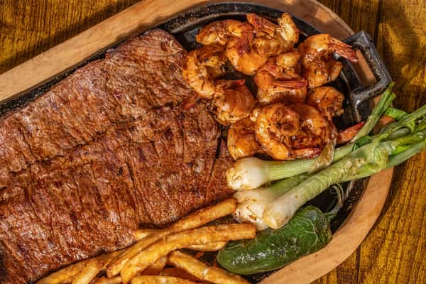 Carne Asada Con Camarones a La Plancha
