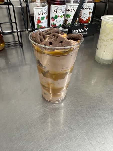 Mixer Caramel Choc Pretzel