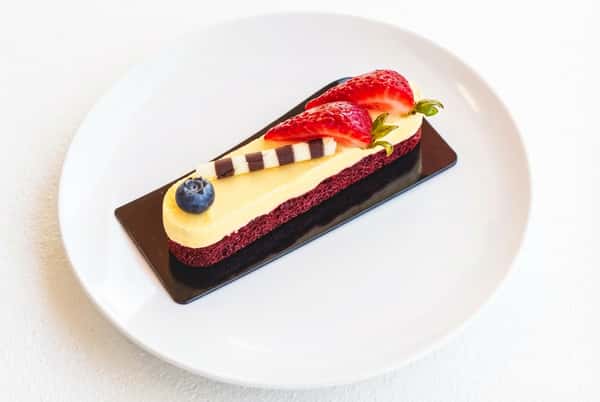 Dessert with cream and strawberries
