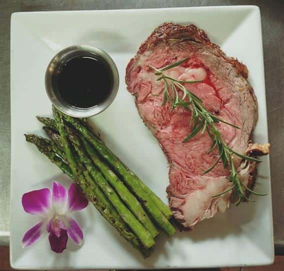 Steak with a side of asparagus and sauce