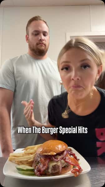 Sometimes you just gotta put your hands on it!
Today is Patties🍔 & Pints🍻‼️
Buy One Get One Half Off On…
🍔 All Burgers
🍻 All Draft Beer
☀️ All Sun Cruisers
📍Todays Burger Of The Week📍
The Pulp Fig-Tion Burger
With fig jam, candied bacon, carmelized onions, gouda, orange buerre rouge, arugula
#boise #boiserestaurant #treasurevalley #shake #hits
