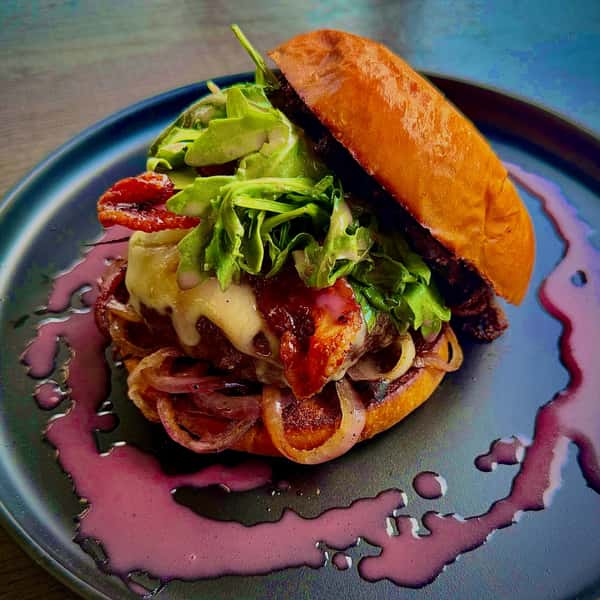 🎥 Now Playing: Pulp-Figtion 🍔
This week’s feature stacks a Certified Angus Beef patty with grilled halloumi, house-made fig jam, orange beurre rouge, caramelized onions, candied bacon, and fresh arugula. ~This one’s worthy of a sequel!
🔥 Plus it’s Patties & Pints Thursday!
🍔 BOGO ½ OFF Burgers
🍺 BOGO ½ OFF Draft Pints
☀️ BOGO ½ OFF Sun Cruisers
Who’s joining you? Tag them below! 👇
#burgeroftheweek #burgerlovers #boiseeats #treasurevalleyidaho #pulpfiction