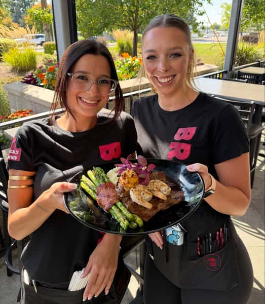 🔥 Weekend Special 🔥
Come join us this weekend, say hi to both Mikayla and Abbie, and give this Coastal Cowboy Skirt steak a try. It’s the 💣!
#weekendvibes #weekendspecial #boise #treasurevalley #boisefoodie