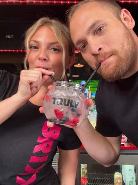 🇺🇸 Red, White & Boozy 🍹
Skylar and Ariel approve ✔️
An ice cold fishbowl loaded with Truly, fresh berries, and just the right amount of bad decisions.
🔥Enjoy one during the USA ⚽️ World Cup game today!
#RedWhiteAndBoozy #boisedrinks #SummerSips #Cheers