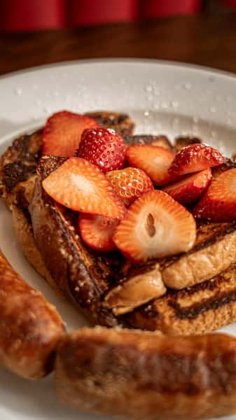 French Toast Bruch With Strawberries
