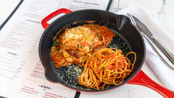 FAMILY BUNDLE: CHICKEN PARMESAN WITH SPAGHETTI POMODORO