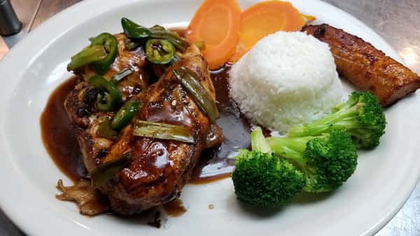 Mesquite grilled chicken breast topped with jalapeno and green peppers served with a salad