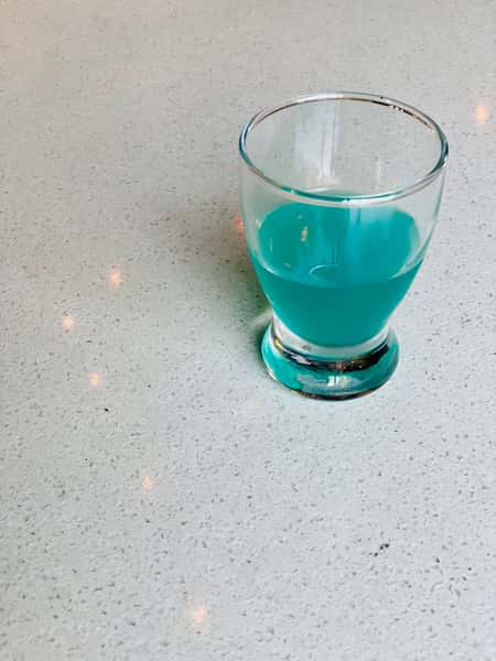 B (Blue)