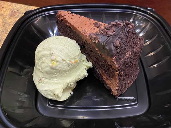 Chocolate cake a la mode
