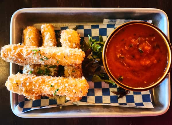 Mozzarella Cheese Sticks W/ Marinara (6)