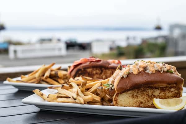 SEAFOOD ROLLS PATIO