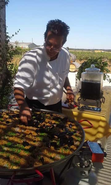 chef making paella