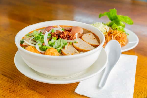 Spicy House Special Noodle Soup - BÚN CHẢ, TÔM, CUA, GIÒ HEO