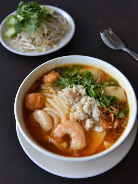 Udon with Shrimp and Fish Cakes - Bánh Canh Tôm Cua