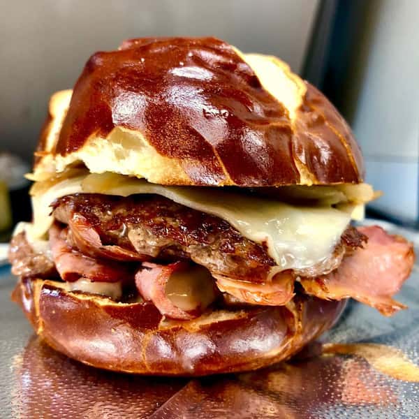 BURGER / MONTH - Oktoberfest Buddy