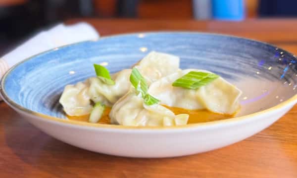 CHICKEN MOMO