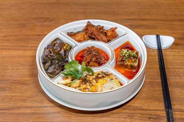 Yong Chuan La Zi Chicken甬川辣子鸡
