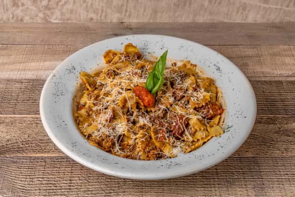 Farfalle Tricolori Alla Bolognese