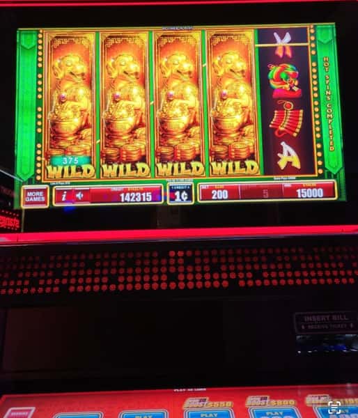 Photos Mustang's Bar and Grill Restaurant in South Beloit, IL