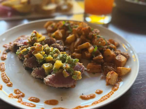 SEARED PEPPERED TUNA